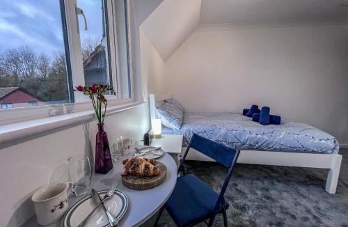 Amersham Apartment | Amersham Station Road Studio - Pass the Keys