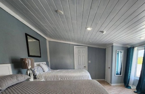 Rolle Town Cabin | Andros Waterside Retreat Standard Double Suite 2 full beds