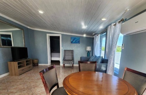 Rolle Town Cabin | Andros Waterside Retreat Standard Double Suite 2 full beds