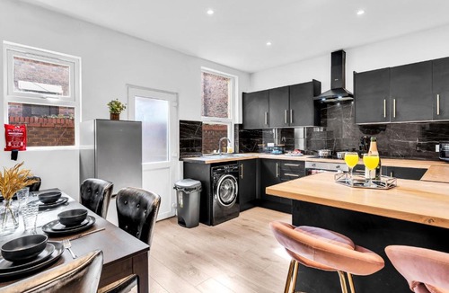 Anfield Apartment | Anfield 7BR - 4 Baths - Crew Stays