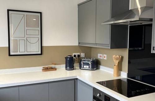 Leek Apartment | Apartment 7 Peak Willow Holiday Apartments - Salisbury House