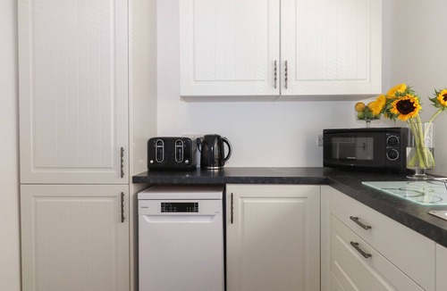 Babbacombe Cottage | APARTMENT AT MORNINGSIDE HOTEL, family friendly in Torquay
