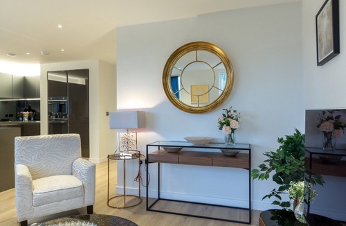 London Borough of Hounslow Apartment | Apartment-Comfort-Private Bathroom-Balcony