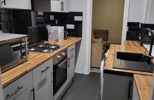 Burslem Apartment | Apartment - Sleeps 5 - Great Location - Parking