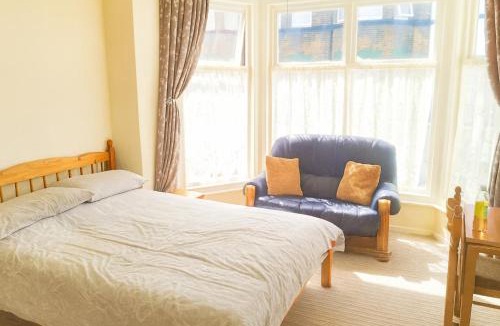 Great Yarmouth Apartment | Apartment - Sleeps 2 - Near Beach & Britannia Pier