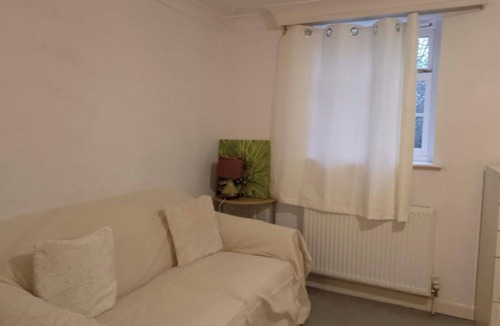 Huntingdon Apartment | ApartmentSleeps4-Parking-NearHuntington-PetsOK