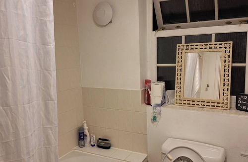 Huntingdon Apartment | ApartmentSleeps4-Parking-NearHuntington-PetsOK