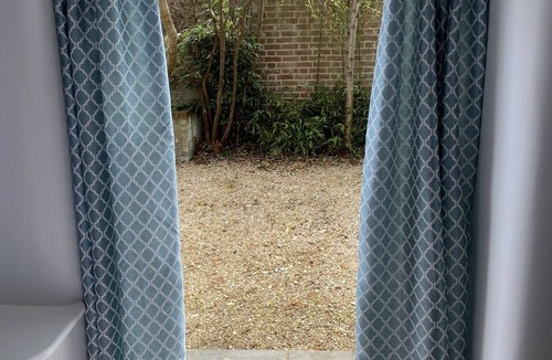New Forest District Cottage | April Cottage Seasonal Pool & all year Hot Tub