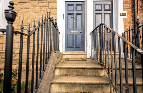 Gateshead Apartment | Apt - Sleeps 10 - Parking - Ideal for Contractors