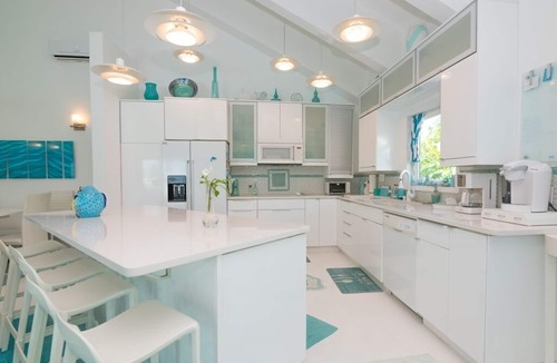 Jimmy Hill Villa | Aqua Dreams, Htd Priv Salt Pool, At Beach, Guest hse, 4 Kng BRs for 12, Lg Spa!