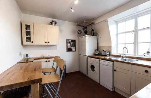 St. Mary's Park Apartment | Archer on Thames Battersea holiday apartment with internet access, TV and DVD