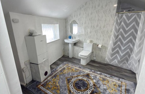 South Shore Apartment | ARTEMIS APARTMENT - By the Sea - SLEEPS TEN !