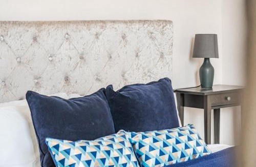 Ascot Apartment | Ascot Racecourse Apartment - Free Parking - By Tempstay