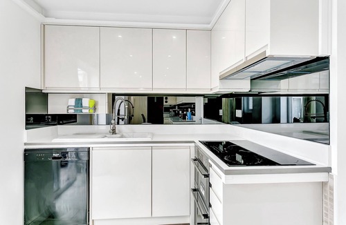 Bierton House | Aspen Close – 4-Bedroom Retreat with Spa, Sauna & Gym in Aylesbury