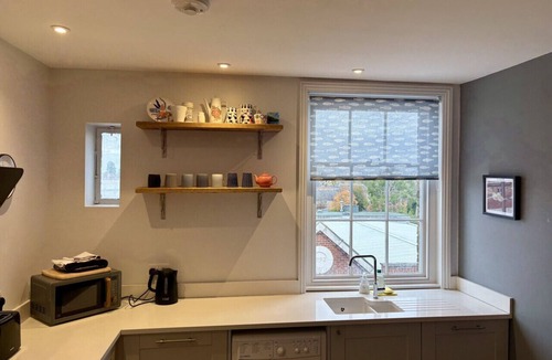 Huntingdon House | Aspen free parking Grade II listed 2nd floor