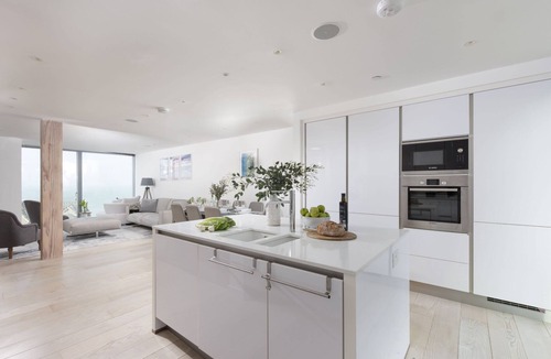 Newquay City Centre Cottage | At 1 Island Reach, you'll find yourself just steps away from pristine beaches