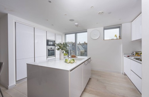 Newquay City Centre Cottage | At 1 Island Reach, you'll find yourself just steps away from pristine beaches