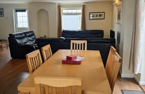 Newquay City Centre House | Atlantic Reach Lodge - Spacious 4 Bedroom Retreat