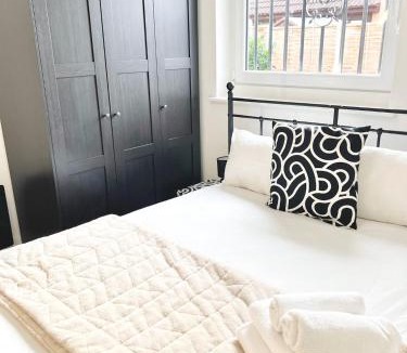 Custom House House | Auracasa Monarch Suites