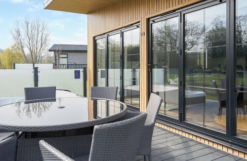 Plaitford Ski Chalet | Autograph Kos Hot Tub 2-bedroom Luxury Lodge slp 4