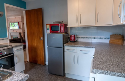 Staveley House | Avondale Bungalow - A cottage that sleeps 4 guests in 2 bedrooms