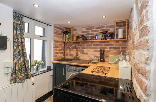 Tewkesbury Cottage | AVONMEDE, pet friendly, character holiday cottage in Tewkesbury