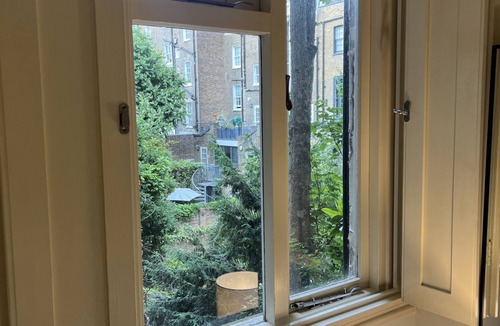 Pembridge Apartment | Awesome 3 Bedroom Notting Hill Very Central With a Balcony