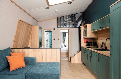 Great Billing Cabin | Azure Horizons - Retreat Hot Tub Glamping Pod GV03