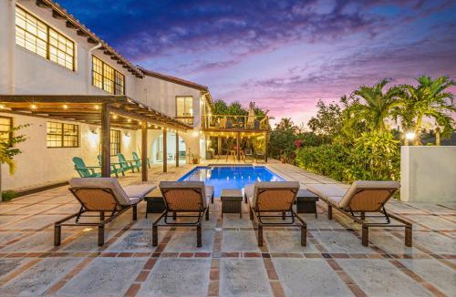 Eastern Road Villa | Azure Vista Villa - sea view - 7 min walk to beach