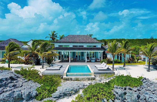 Tar Bay House | Ba Roos Beach House/Iconic Tar Bay Estate with 300’ of Direct Beachfront