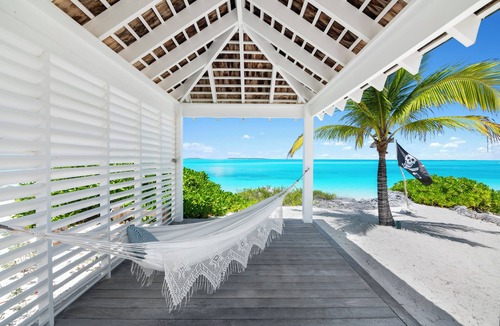 Tar Bay House | Ba Roos Beach House/Iconic Tar Bay Estate with 300’ of Direct Beachfront