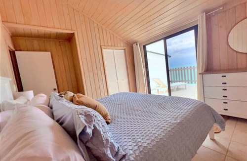 Man O War Cay Apartment | Bahama Breeze - Schooner's Landing