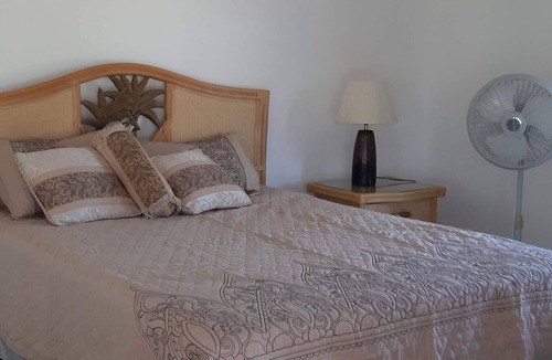Salina Point Hotel | Bahamas Fishing Lodge Hotel Acklins Island