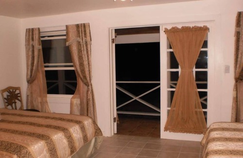 Salina Point Hotel | Bahamas Fishing Lodge Hotel Acklins Island