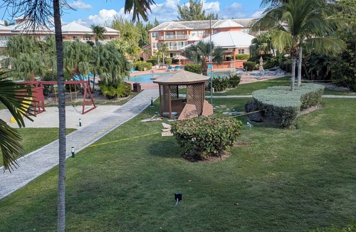 Williams Town Resort | Bahamas resort with 2 bedrooms, 2 bathrooms, full kitchen, living room, beach