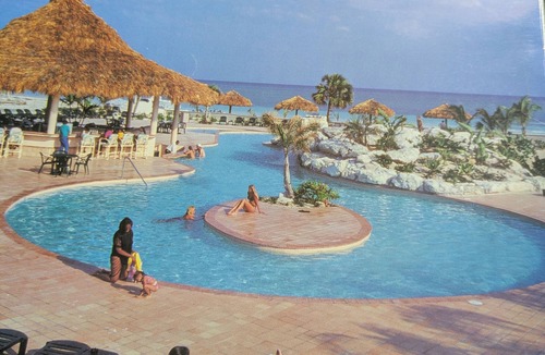 Williams Town Resort | Bahamas resort with 2 bedrooms, 2 bathrooms, full kitchen, living room, beach