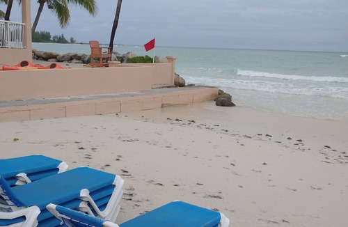 Williams Town Resort | Bahamas resort with 2 bedrooms, 2 bathrooms, full kitchen, living room, beach