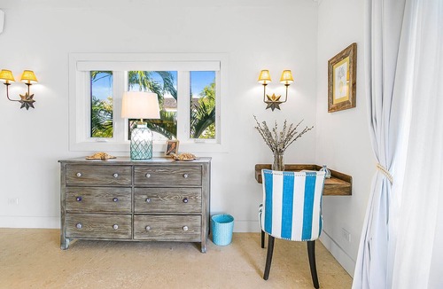 Hartswell Villa | Bakari House - Luxury Oceanfront Villa w/Spectacular View, Pool, Spa and Dock