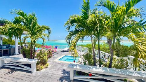 Hartswell Villa | Bakari House - Luxury Oceanfront Villa with Spectacular View, Pool, Spa and Dock