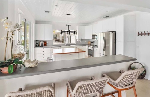 Alice Town House | Barefoot Haven-4 Bedroom Beachfront Home