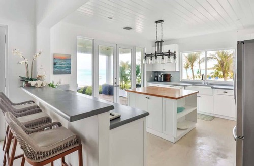 Alice Town House | Barefoot Haven-4 Bedroom Beachfront Home