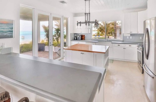 Alice Town House | Barefoot Haven-4 Bedroom Beachfront Home