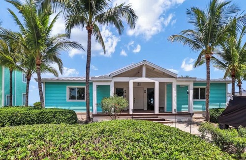 Alice Town House | Barefoot Haven-4 Bedroom Beachfront Home