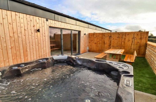 Little Rissington Cottage | Barn in Cotswolds with Hot Tub & Scenic Views