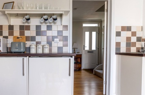 Montpellier House | Bath Road Retreat 2 bedrooms with garden - Pass the Keys
