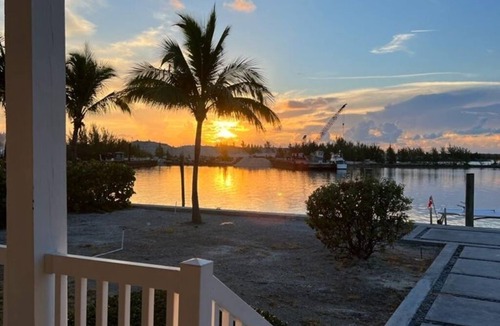 Alice Town House | Bayside Single-Family Home 4 BR 4 BA Bimini Bay Bahamas