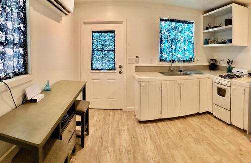 Great Guana Cay Cottage | Beach Cottage NAUTI MERMAID-Steps from beach- walk to everything! Generator!