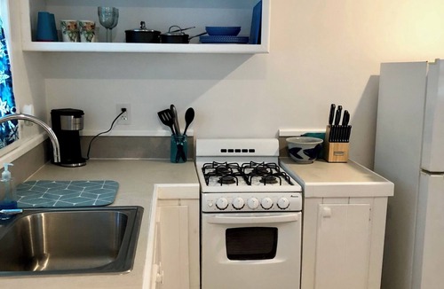 Great Guana Cay Cottage | Beach Cottage NAUTI MERMAID-Steps from beach- walk to everything! Generator!