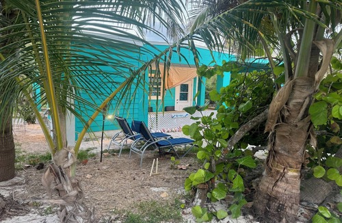 Great Guana Cay Cottage | Beach Cottage NAUTI MERMAID-Steps from beach- walk to everything! Generator!