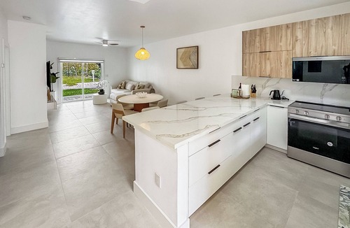 Alice Town Condo | Beach Paradise Villa Bimini Bay Condo -Polaris available!